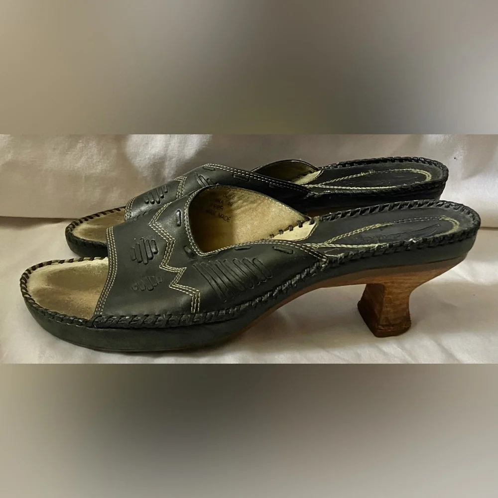 Women's Black Clarks Slide On Sandals With Kitten Heels Size 8M